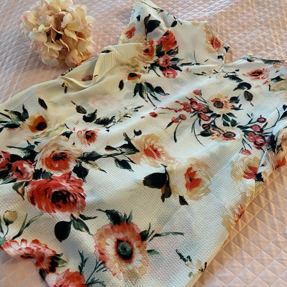 Multicolored blouse with butterfly sleeve - Picture 4 of 5